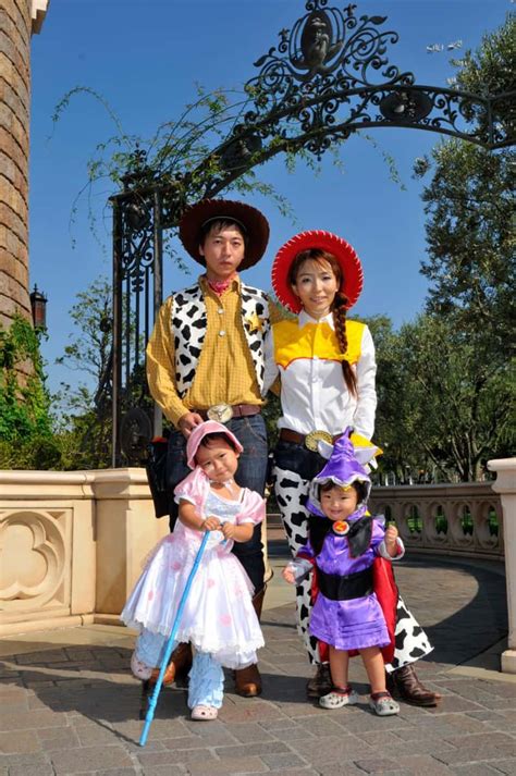 Tokyo Disney Resort Halloween Costume Dates 2015