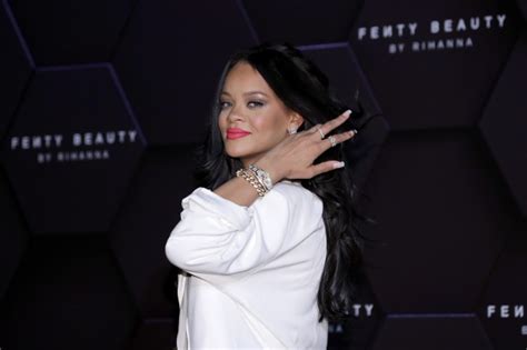 Rihanna fans losing their minds waiting for R9 album to drop | Metro News