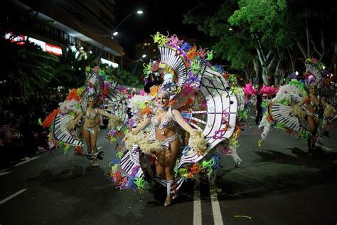 Carnival 2014: Parade of madness, magic and skin begins