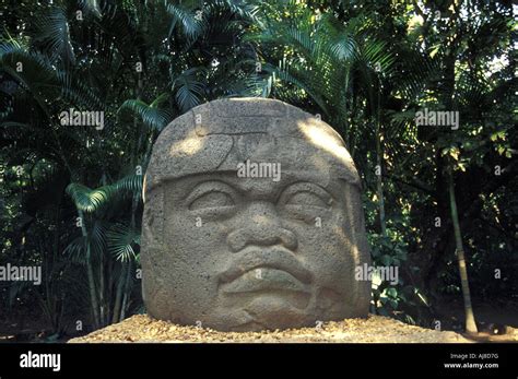 Colossal head 1 olmec hi-res stock photography and images - Alamy