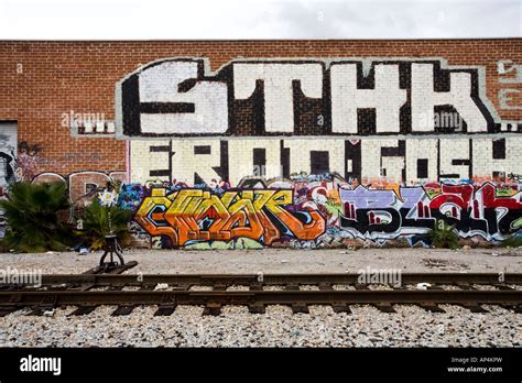 Los angeles river graffiti hi-res stock photography and images - Alamy