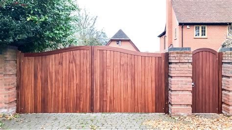 Sandbanks Wooden Electric driveway automation gates | Electric Gates UK