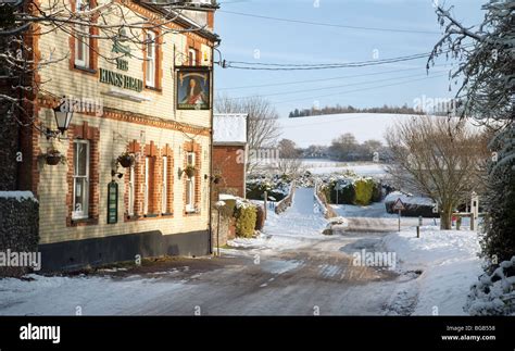 English village snow scene hi-res stock photography and images - Alamy