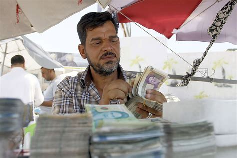 Iraq Devalues Its Currency as Economy Unravels - Bloomberg