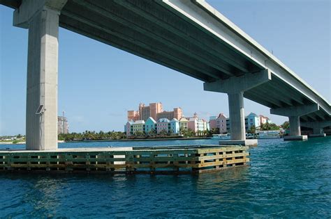 The bridge to Paradise Island and Atlantis | Dave Herholz | Flickr