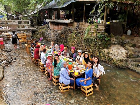 Bosan Makan Dekat Restoran? Jom Makan Dalam Sungai Di BBQ Lamb KL ...