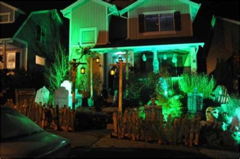 38 People Who Went Overboard With Halloween House Decorations