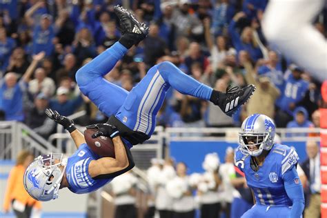 Amon-Ra St. Brown flips into end zone for jaw-dropping Lions touchd...