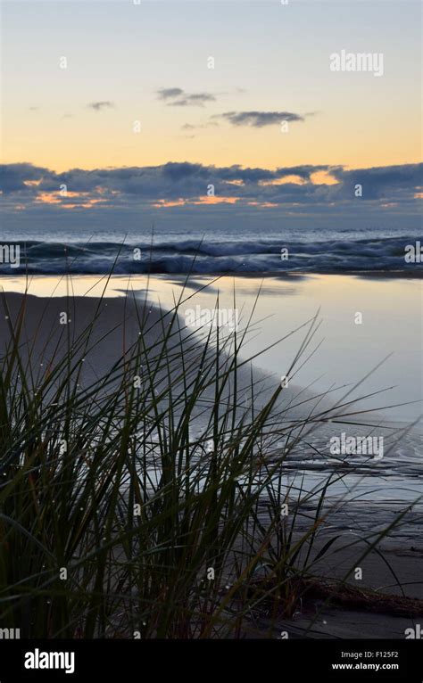 Sunrise at Waukegan Municipal Beach, Waukegan, Illinois Stock Photo - Alamy