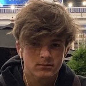 Harry Sisson - Age, Family, Bio | Famous Birthdays