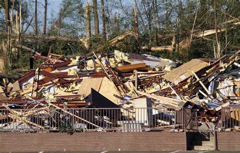 Deadly tornado hits Mississippi | MPR News