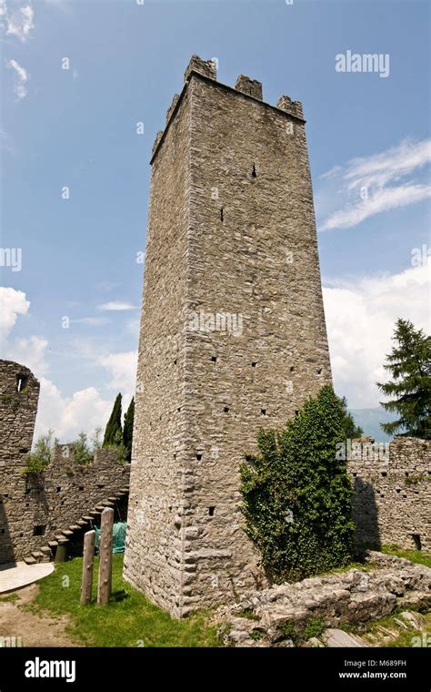 Varenna castle hi-res stock photography and images - Alamy