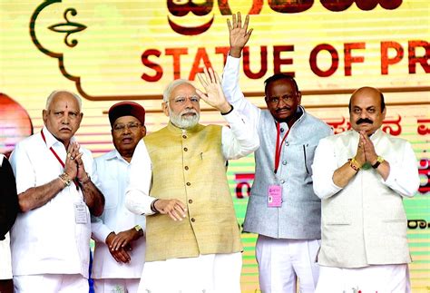 Prime Minister Narendra Modi with party leaders