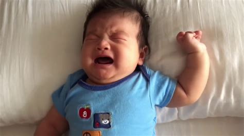 How to put a crying baby to sleep in 1 minute - YouTube