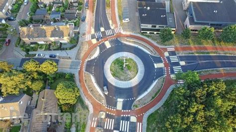 Dutch Roundabout with cycletrack | Город, Улица, Дизайн