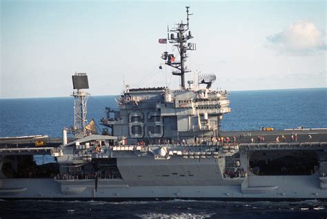 File:USS Kitty Hawk (CV-63) starboard midships island.jpg - Wikimedia Commons