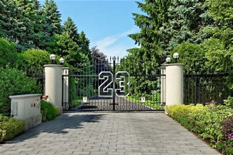 Inside Michael Jordan's Estate. Millionaires and Mansions Edition.