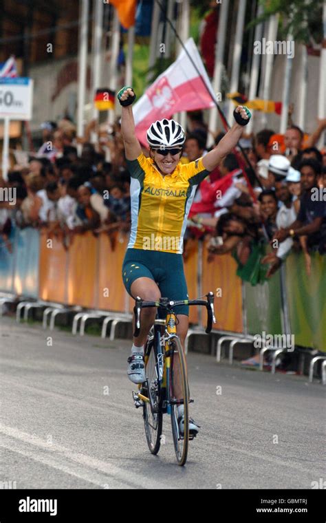 Australia's Sara Carrigan celebrates as she wins gold Stock Photo - Alamy