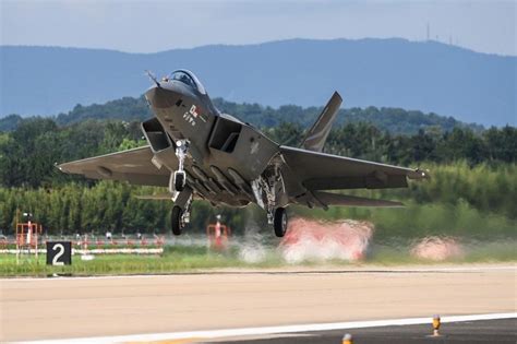 South Korea makes first test-flight of its '4.5th generation' KF-21 fighter jet - UPI.com