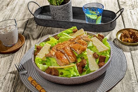 Chicken Caesar Salad - سلطة سيزر بالدجاج – Radi Farms