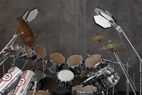 Eric Carr KISS miniature replica Crazy Nights drum set - Page 7 ...