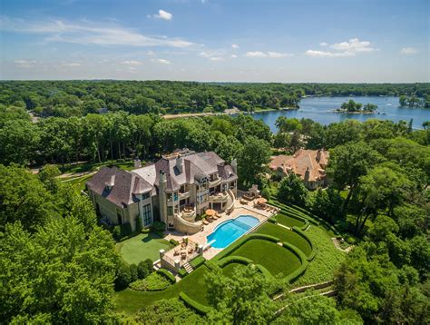 Unrivaled Lake Minnetonka Estate in Deephaven, MN, United States for ...