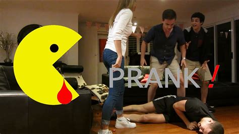 HILARIOUS Severed Finger PRANK! - YouTube