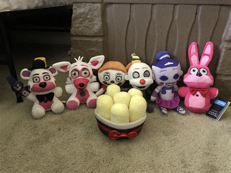 Got Bonnet for my son, he thinks he has all the Sister Location plushes. : r/fivenightsatfreddys