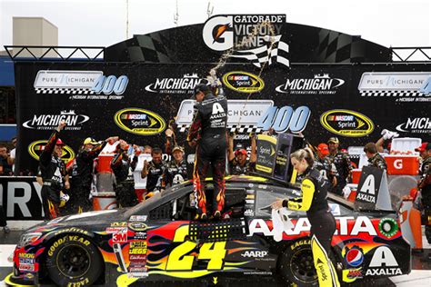 Michigan NASCAR: Jeff Gordon wins after Joey Logano battle - NASCAR news - AUTOSPORT.com