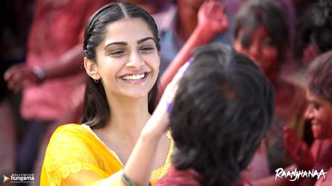 Raanjhanaa 2013 Wallpapers | raanjhanaa-12 - Bollywood Hungama