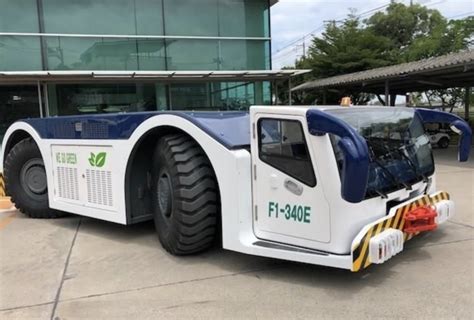 Electric aircraft pushback tractor trialled at major airport | Industrial Vehicle Technology ...