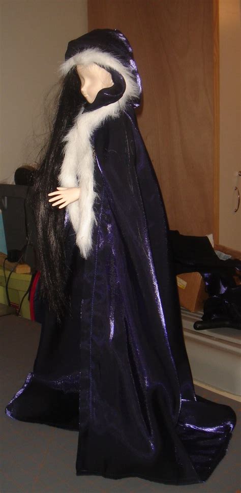 dolls-clothes cloak 006 | not sure if I'm done... Fully line… | Flickr