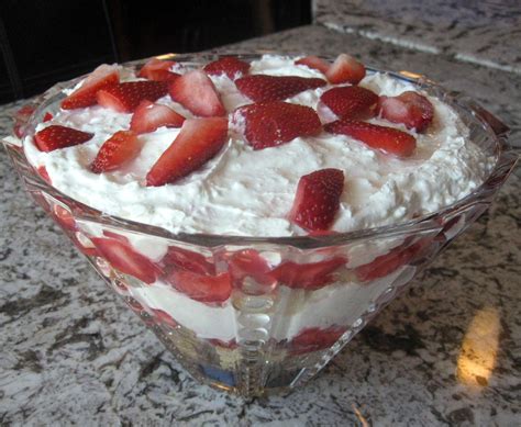 Fancy Frugalista!: Paula Deen's Strawberry Shortcake Trifle