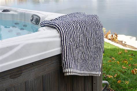 Turkish Towels Striped Beach Towel | Pack Hacker