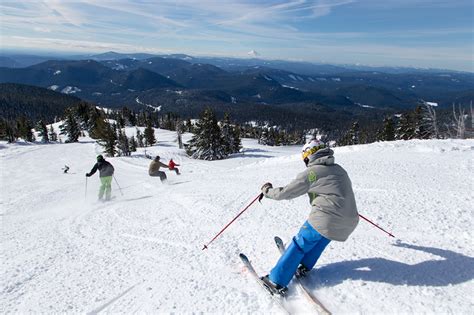 Winter Ski Resorts in Oregon's Mt Hood Territory