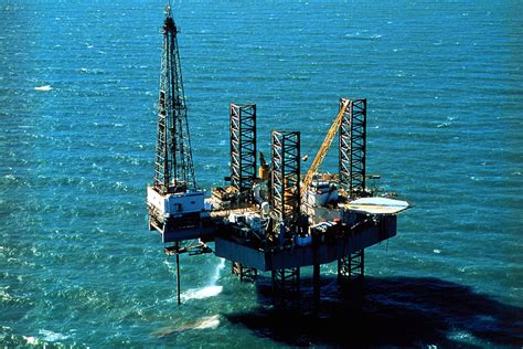 Gulf oil rigs evacuated as Isaac approaches