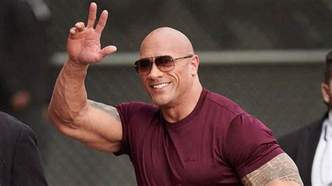 Dwayne Johnson Washes Hands to His ‘Moana’ Rap With 1-Year-Old Daughter ...