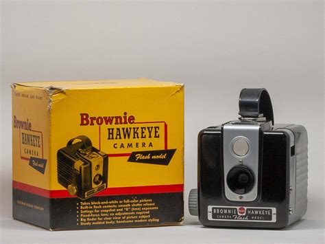 Camera Review: Kodak Brownie Hawkeye, Flash Model - EMULSIVE