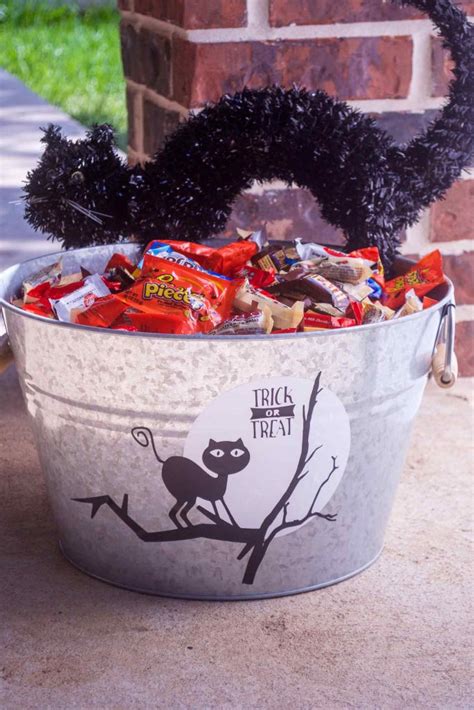 DIY Halloween Candy Bucket with FREE SVG File - Major Hoff Takes A Wife : Family Recipes ...