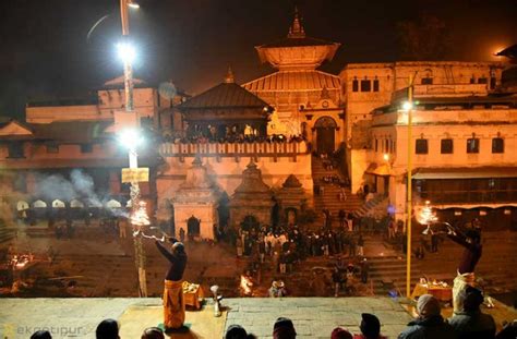 Evening Aarati in Pashupatinath (Photo feature)