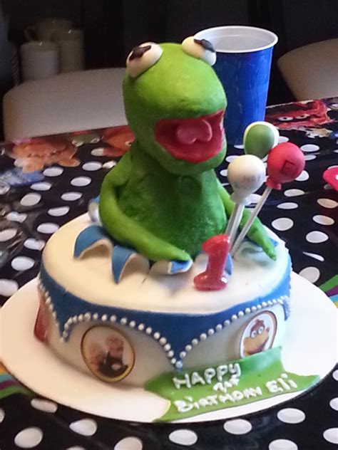 3D Kermit The Frog Birthday Cake - CakeCentral.com