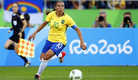 2016 Rio Olympics, women's soccer: Brazil players give hosts a winning start to Olympics - LA Times