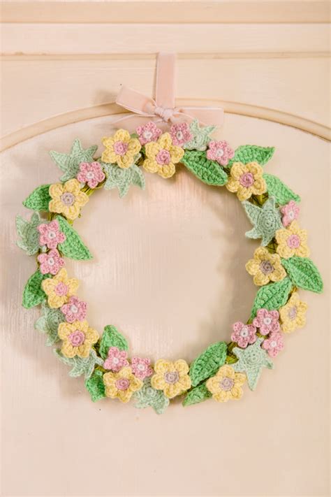 Spring Wreath | Inside Crochet Magazine | Inside Crochet