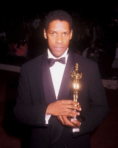 Denzel Washington at the 62nd Annual Academy Awards in 1990 | Young ...