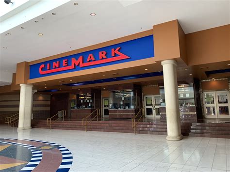 Cinemark 18 | Cinemark 18 (97,465 square feet) 880 North Mil… | Flickr