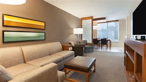 Hotel Rooms in The Woodlands TX | Hyatt Place Houston / The Woodlands