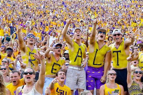 How did LSU end up with purple and gold as its colors?