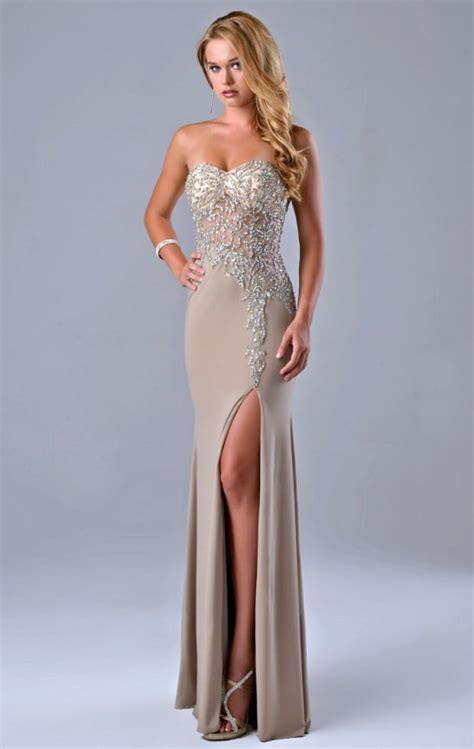 20 Elegant and Glamorous Evening Gowns - Style Motivation