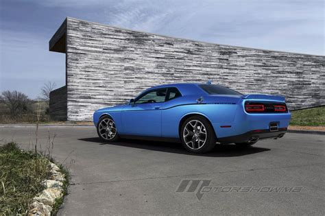 Know More About the 2016 Dodge Challenger SXT Specs