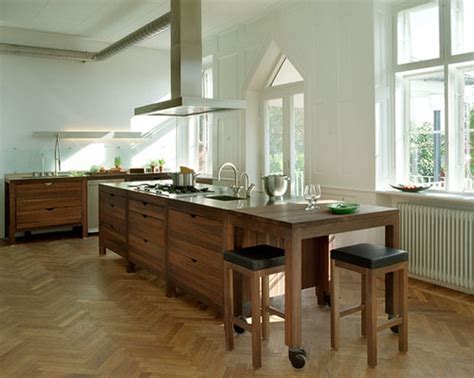 Open kitchen, island doesn't touch the floor. I like the f… | Flickr